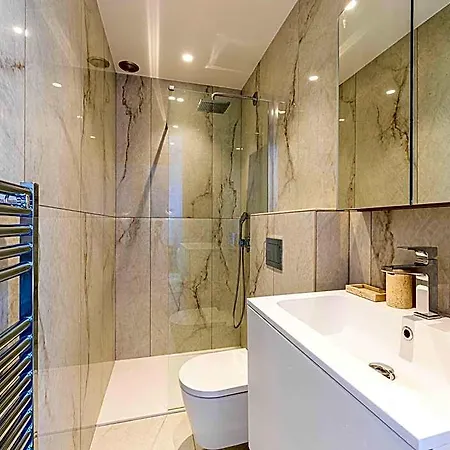 Sumptuous Renovated Penthouse - Gray D'albion-croi *